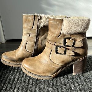 Tan fur lined ankle bootie - size 7